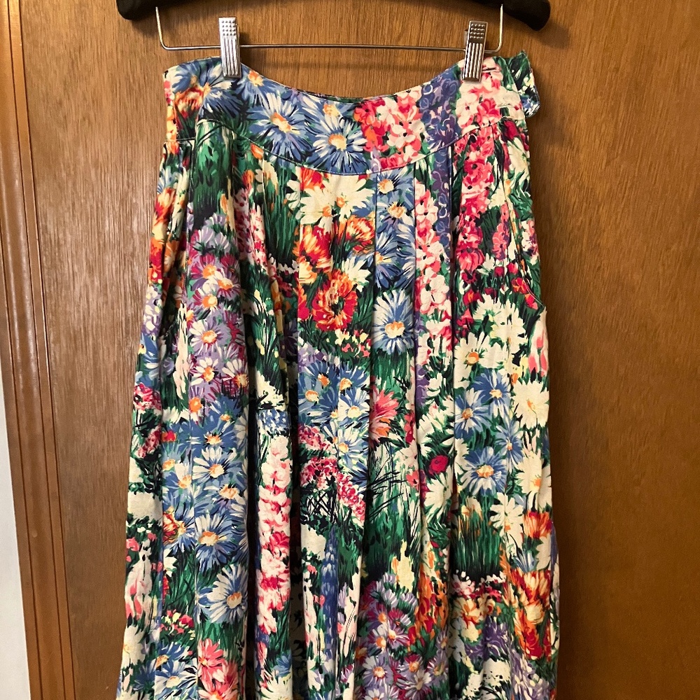 The Eagle's Eye Floral Skirt size 6